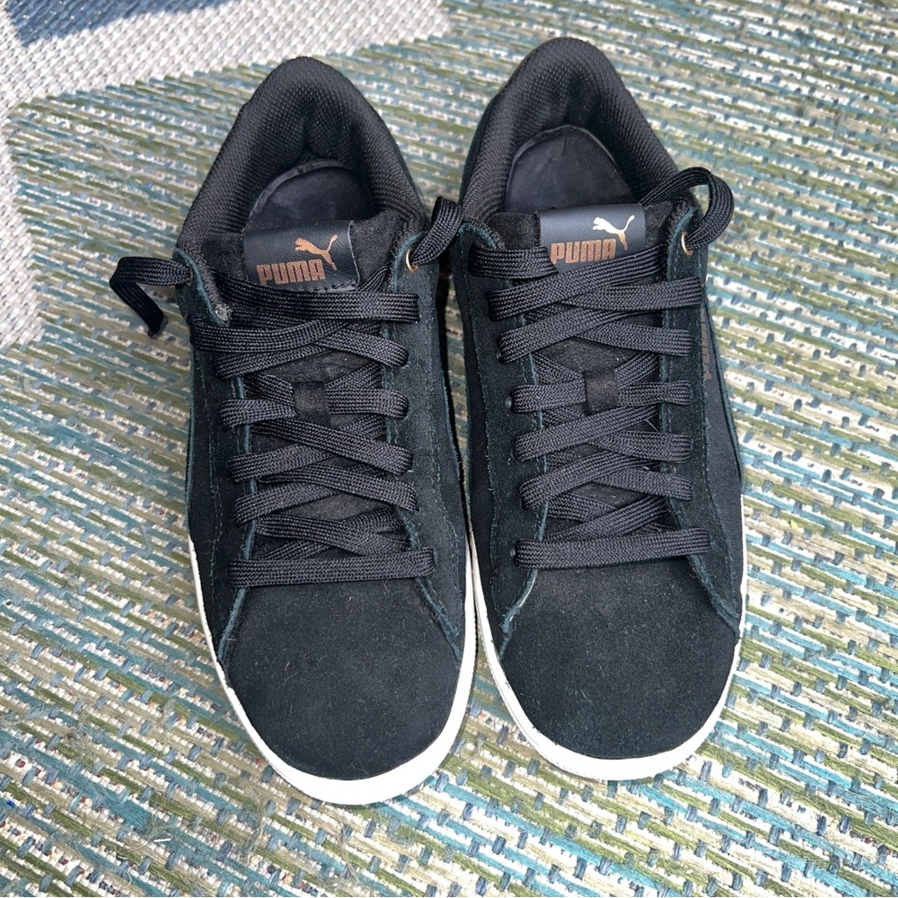 Puma Women’s Black And Bronze Suede Sneakers (US 9)